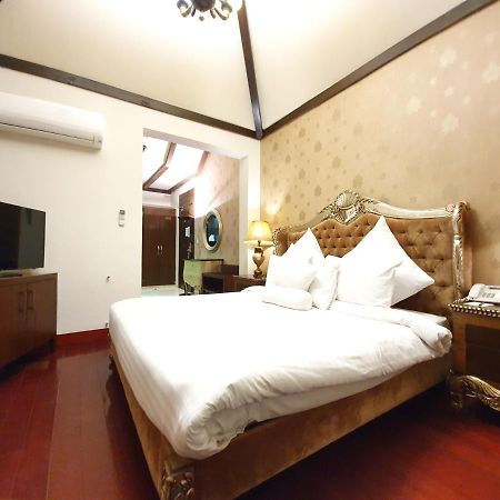 ชาเลต์อิสลามาบัด Bed & Breakfast ภายนอก รูปภาพ
