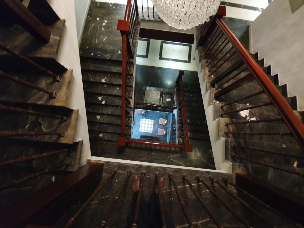 ชาเลต์อิสลามาบัด Bed & Breakfast ภายนอก รูปภาพ
