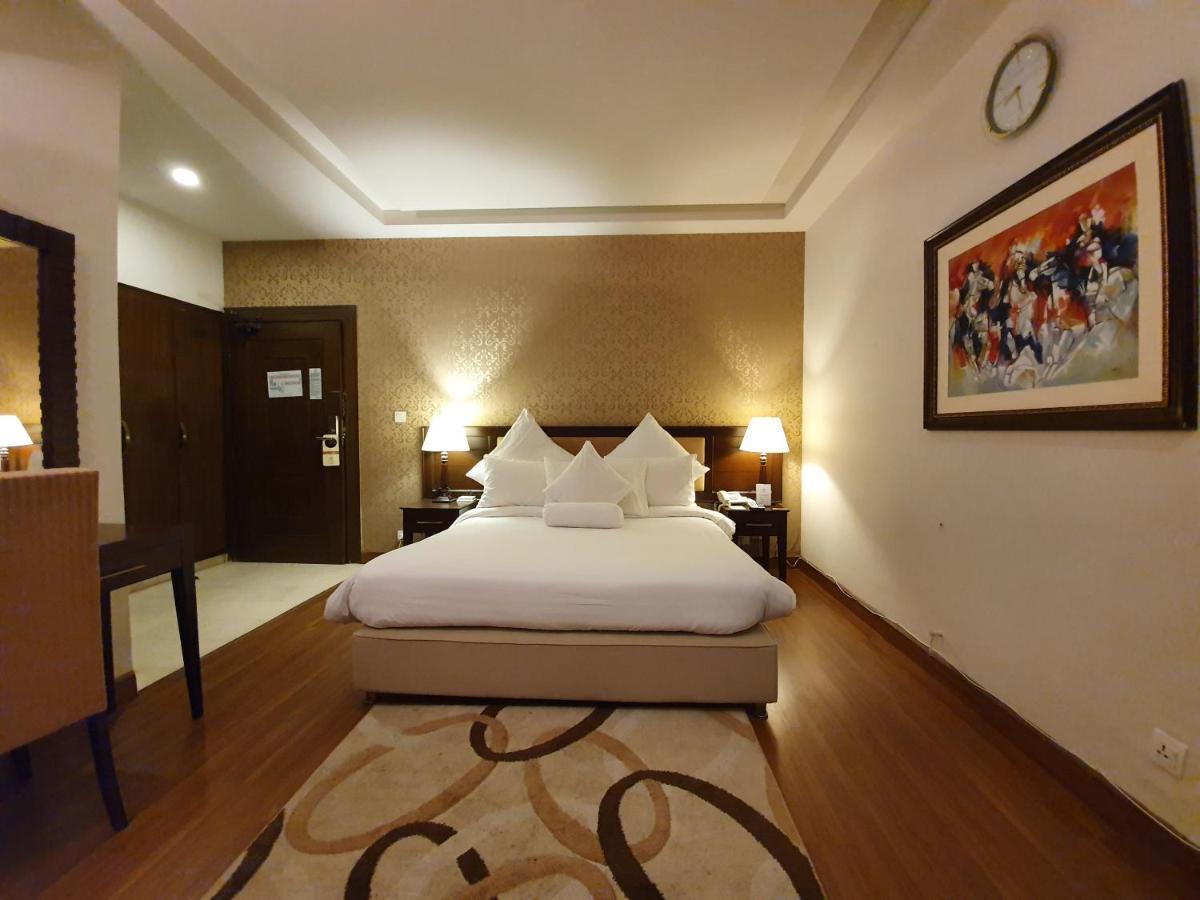 ชาเลต์อิสลามาบัด Bed & Breakfast ภายนอก รูปภาพ