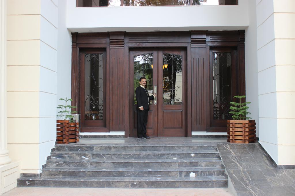 ชาเลต์อิสลามาบัด Bed & Breakfast ภายนอก รูปภาพ