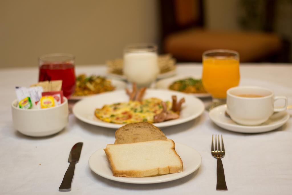 ชาเลต์อิสลามาบัด Bed & Breakfast ภายนอก รูปภาพ