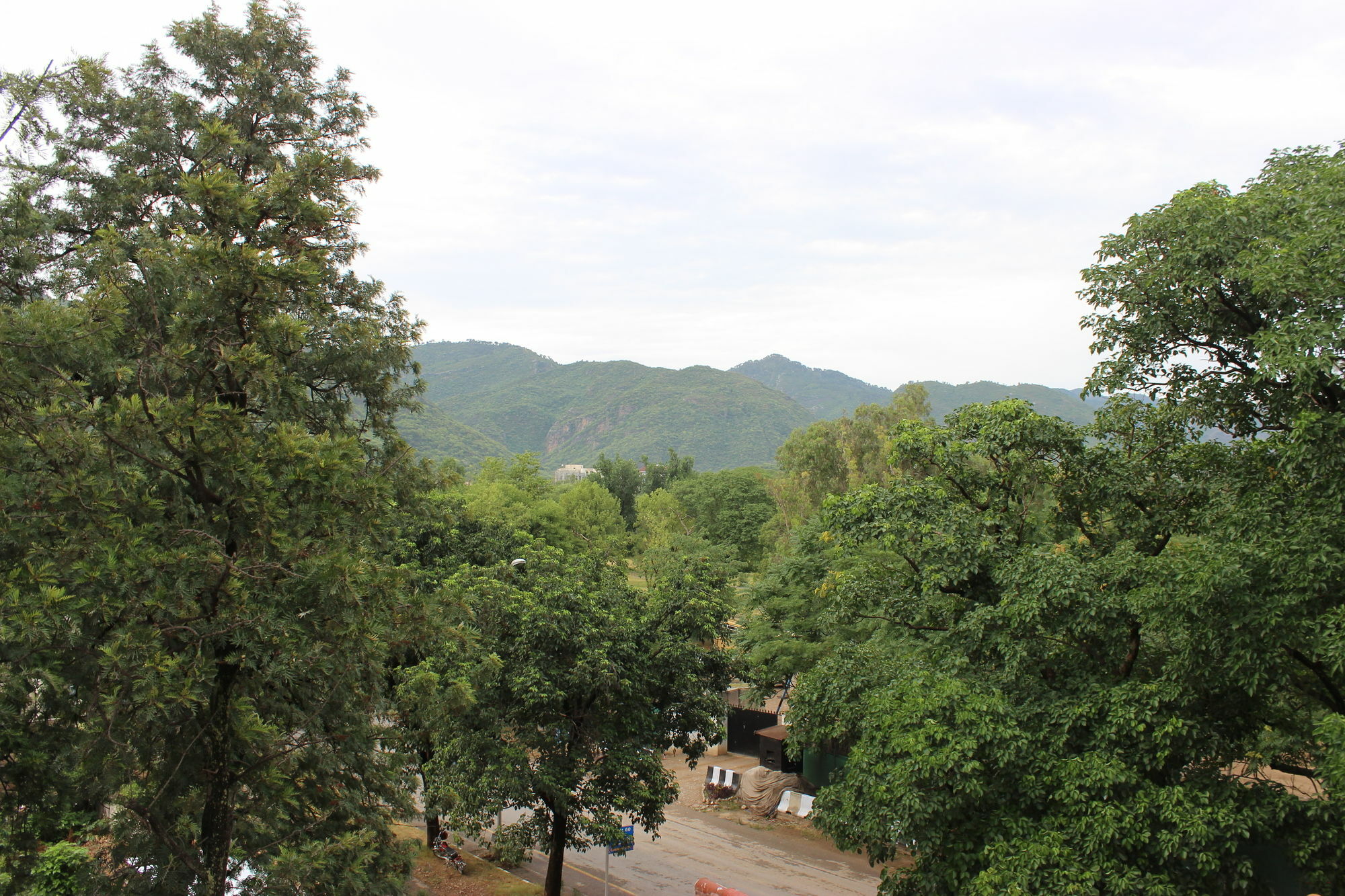 ชาเลต์อิสลามาบัด Bed & Breakfast ภายนอก รูปภาพ