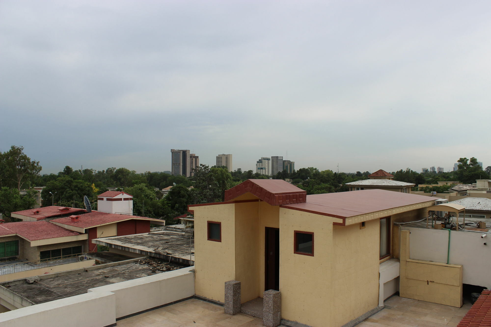 ชาเลต์อิสลามาบัด Bed & Breakfast ภายนอก รูปภาพ