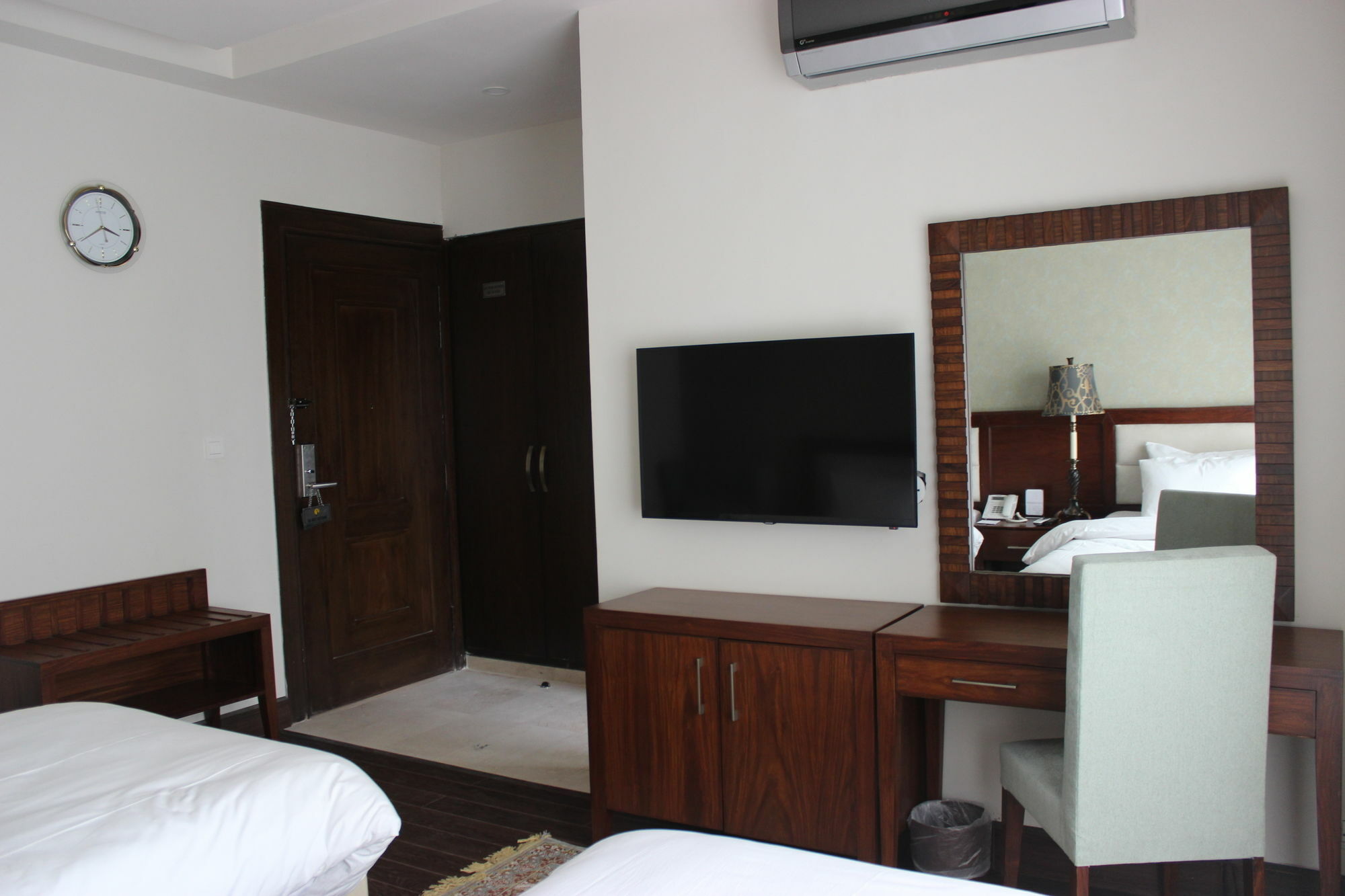 ชาเลต์อิสลามาบัด Bed & Breakfast ภายนอก รูปภาพ